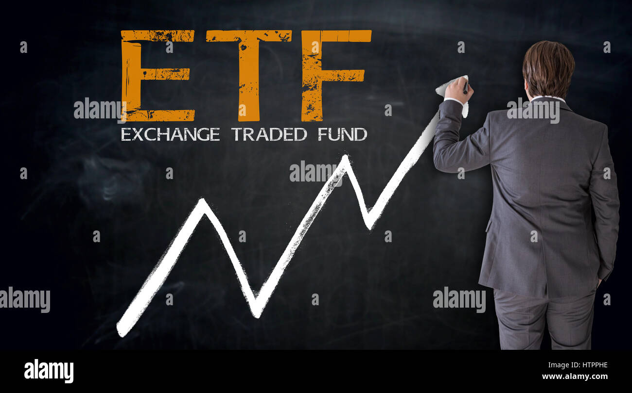 Geschäftsmann ETF auf Tafel Konzept zu schreiben. Stockfoto