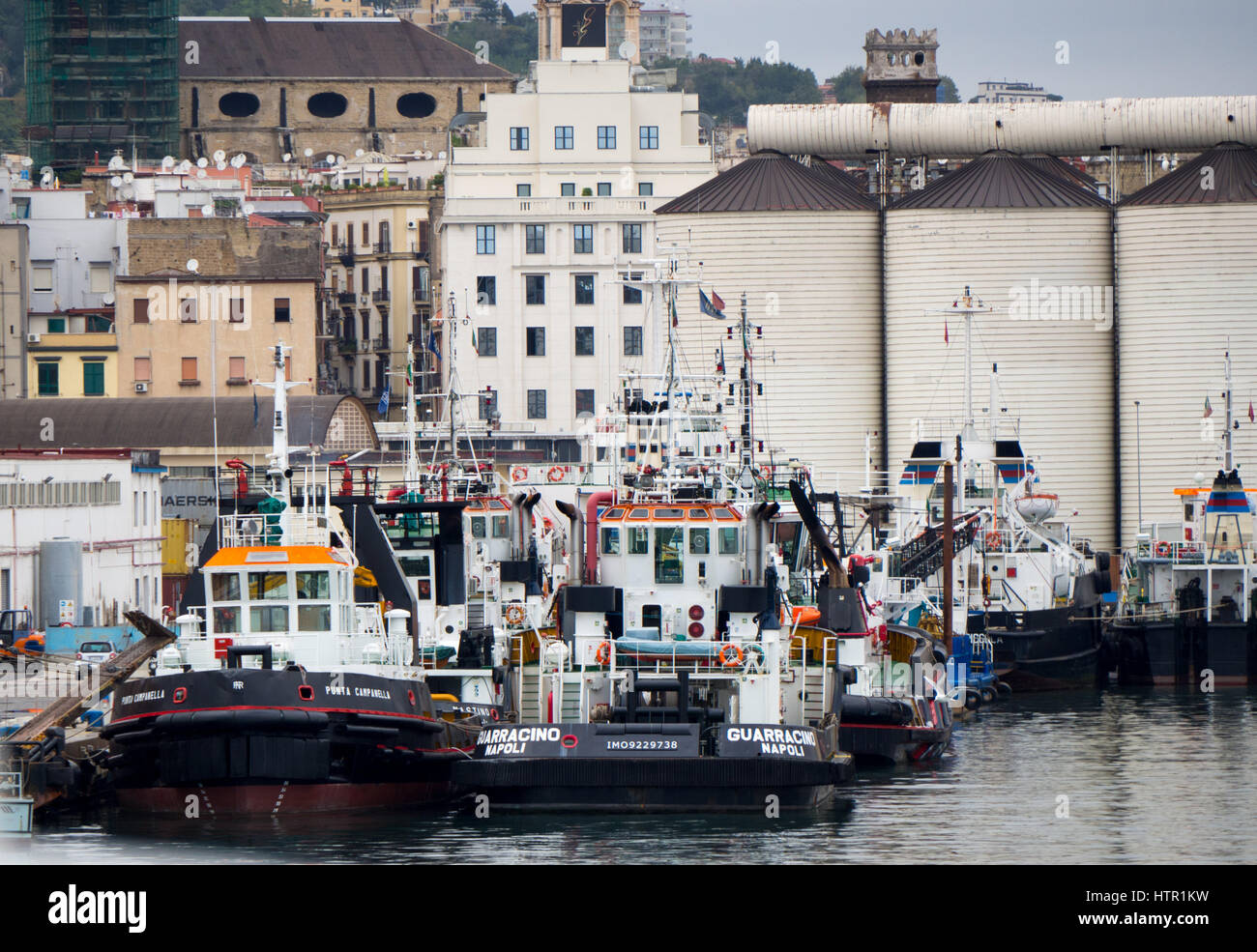in den Hafen von Neapel Stockfoto