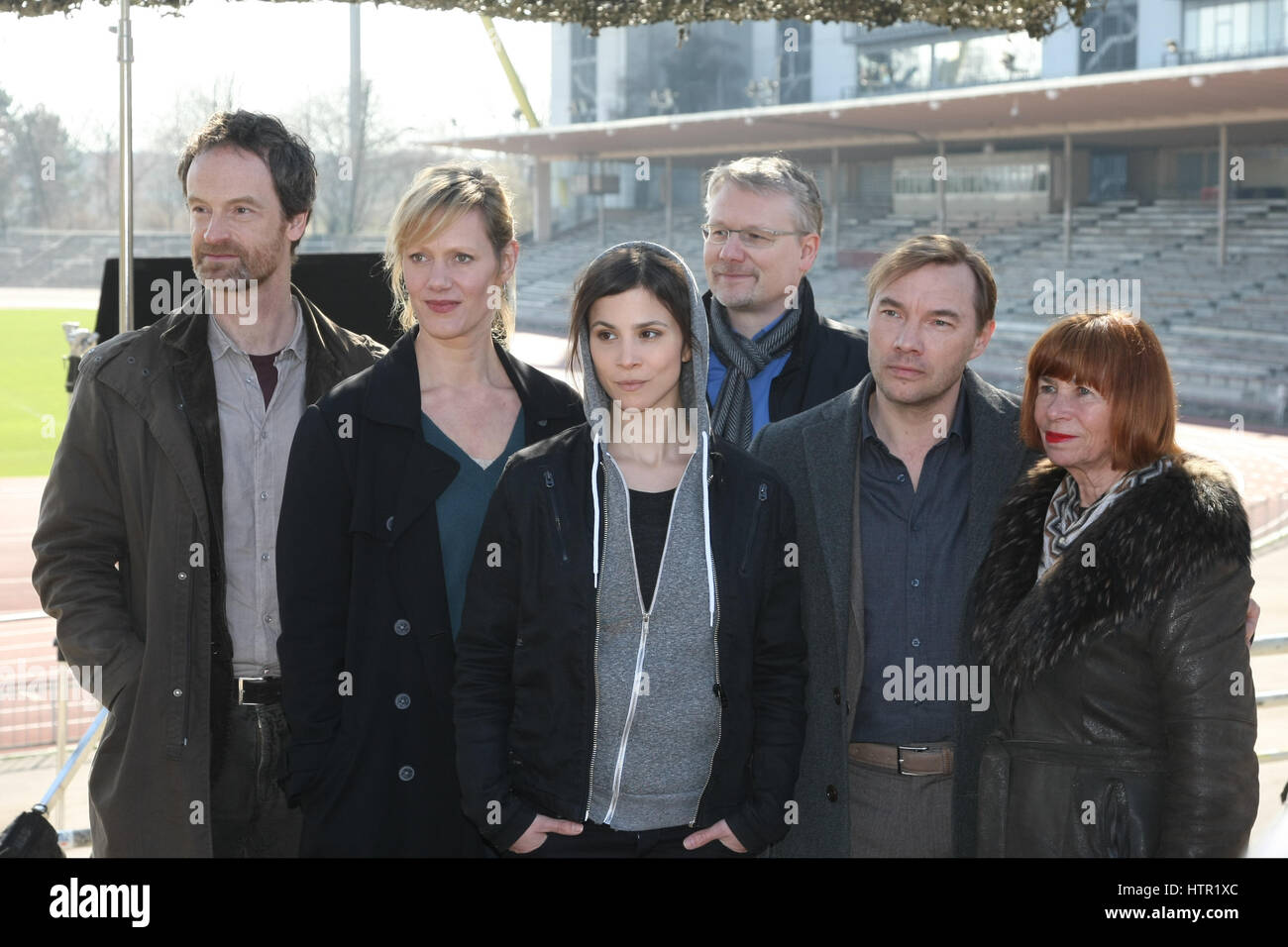 Dortmund, Deutschland. 13. März 2017. Joerg Hartmann, Anna Schudt, Aylin Tezel, Juergen Werner, Thomas Arnold und Sonja Goslicki bei einem Fototermin am Set des WDR-Tatort-Tollwut ". Bildnachweis: Maik Boenisch/Pacific Press/Alamy Live-Nachrichten Stockfoto