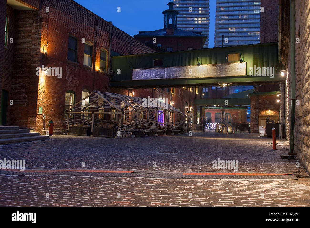 TORONTO-12. März 2017: The Toronto-Licht-Fest ist eine jährliche Veranstaltung, die die Kunstwerke verschiedener Künstler, die Integration von Licht in ihre Anzeige präsentiert Stockfoto TORONTO-12. März 2017: The Toronto-Licht-Fest ist eine jährliche Veranstaltung, die die Kunstwerke verschiedener Künstler, die Integration von Licht in ihre Anzeige präsentiert Stockfoto