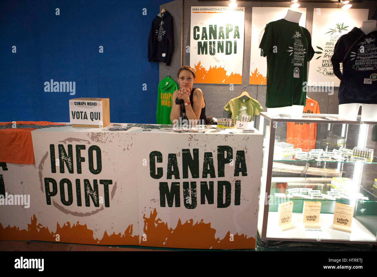 Canapa Mundi, der internationalen Messe, jetzt in seiner vierten Auflage, mit Produkten, die im Zusammenhang mit Nahrung, Kunsthandwerk, Kosmetik, Hanfanbau, Rom Hanf, Stockfoto