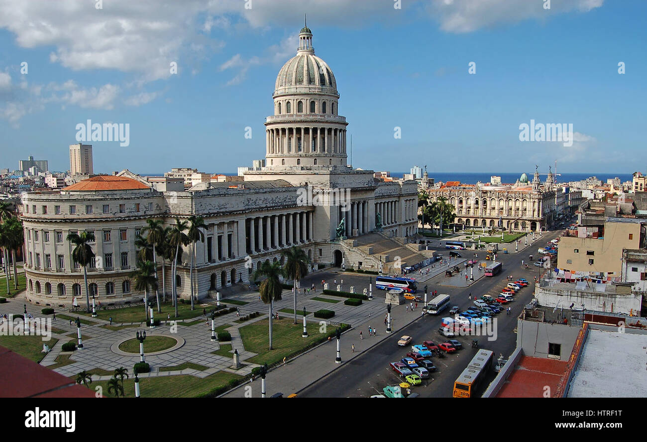 Erhöhten Blick auf die National Capitol Building und Paseo del Prado, Havanna, Kuba Stockfoto