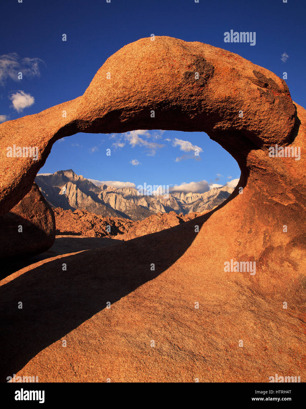 Mobius arch in Alabama Hills Stockfoto