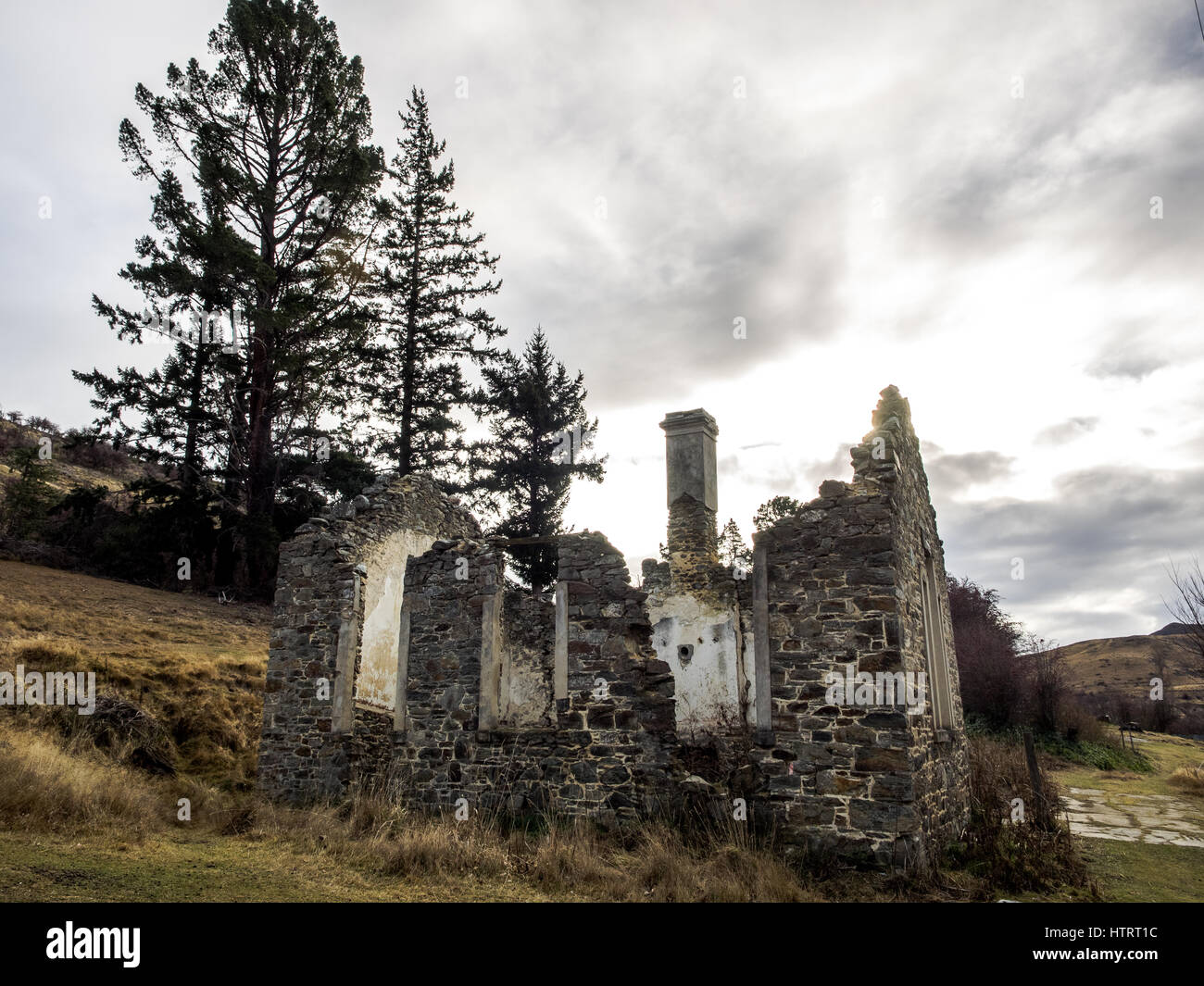 Ruinen der Schule gebaut aus Stein, St Bathans, Manitoto, Central Otago, Südinsel, Neuseeland Stockfoto