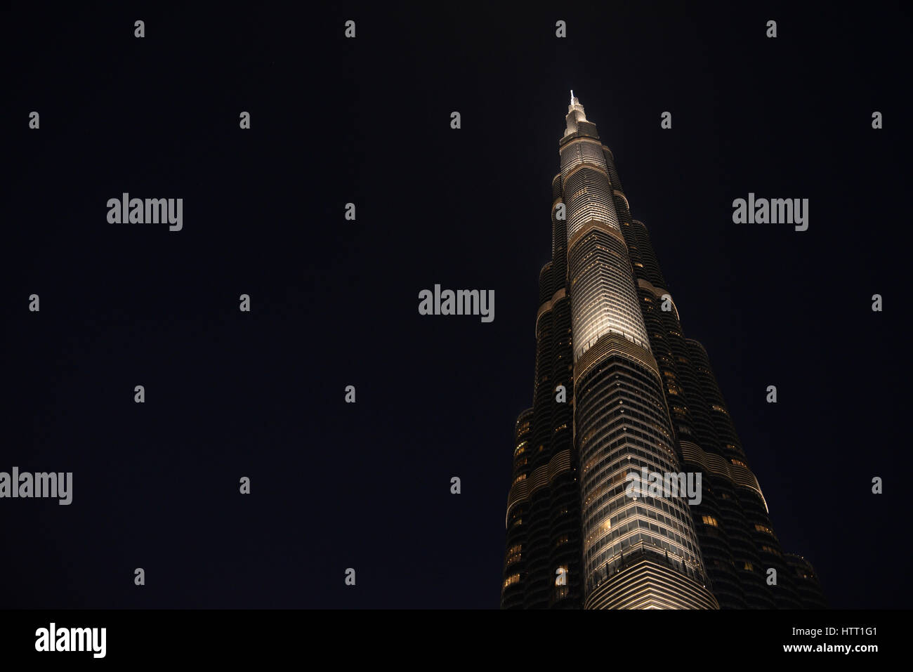 Burj Khalifa beleuchtet in der Nacht, Dubai, Vereinigte Arabische Emirate, Naher Osten Stockfoto