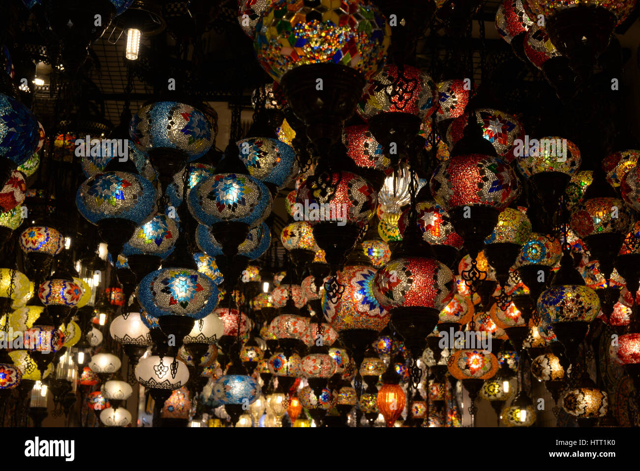 Lichter und Larterns in einem Souk, Dubai, Vereinigte Arabische Emirate Stockfoto