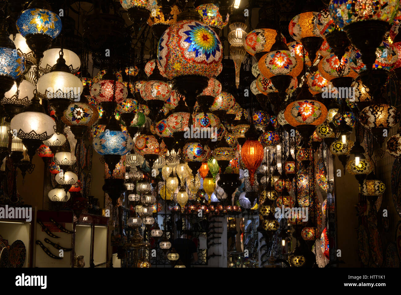 Lichter und Larterns in einem Souk, Dubai, Vereinigte Arabische Emirate Stockfoto