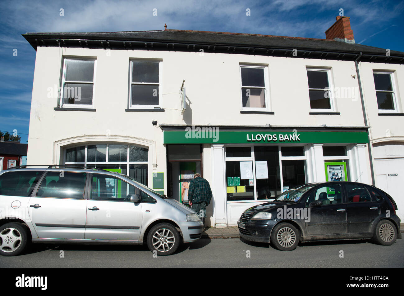 Bedrohung für die Landgemeinden in Wales: 9. März 2017 - der letzte Tag der Eröffnung der Niederlassung der Lloyds Bank in der kleinen ländlichen Tregaron Dorf Ceredigion Wales UK Stockfoto