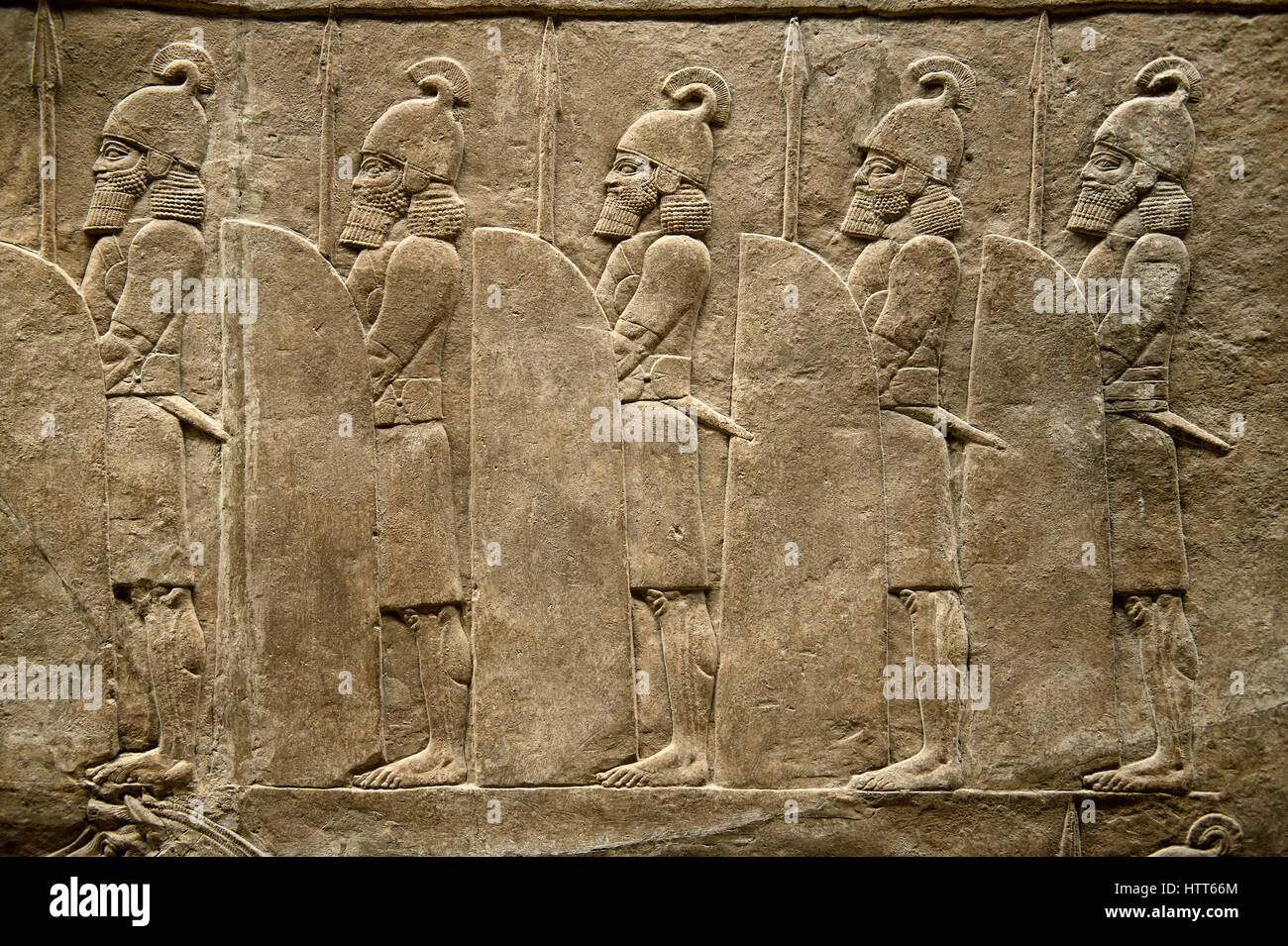 Assyrischen Relief Skulptur Panel Soldaten entlang der Straße von König Ashurnasirpal Löwen jagen.  Von Ninive Norden Palace, Irak, 668-627 v. Chr.  B Stockfoto