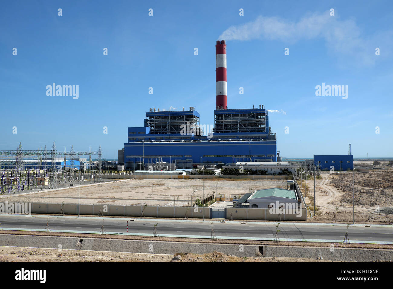 BINH THUAN, VIET NAM - FEB 1,2016: Vinh Tan thermische Kraftwerk bauen bei Tuy Phong, Binh Thuan, Energie-Projekt für die Industrie in Vietnam Stockfoto