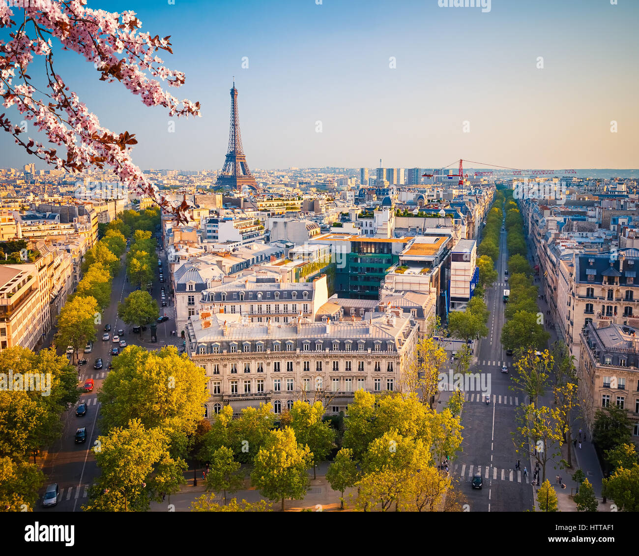 Blick auf Paris bei Frühlingsabend, Frankreich Stockfoto