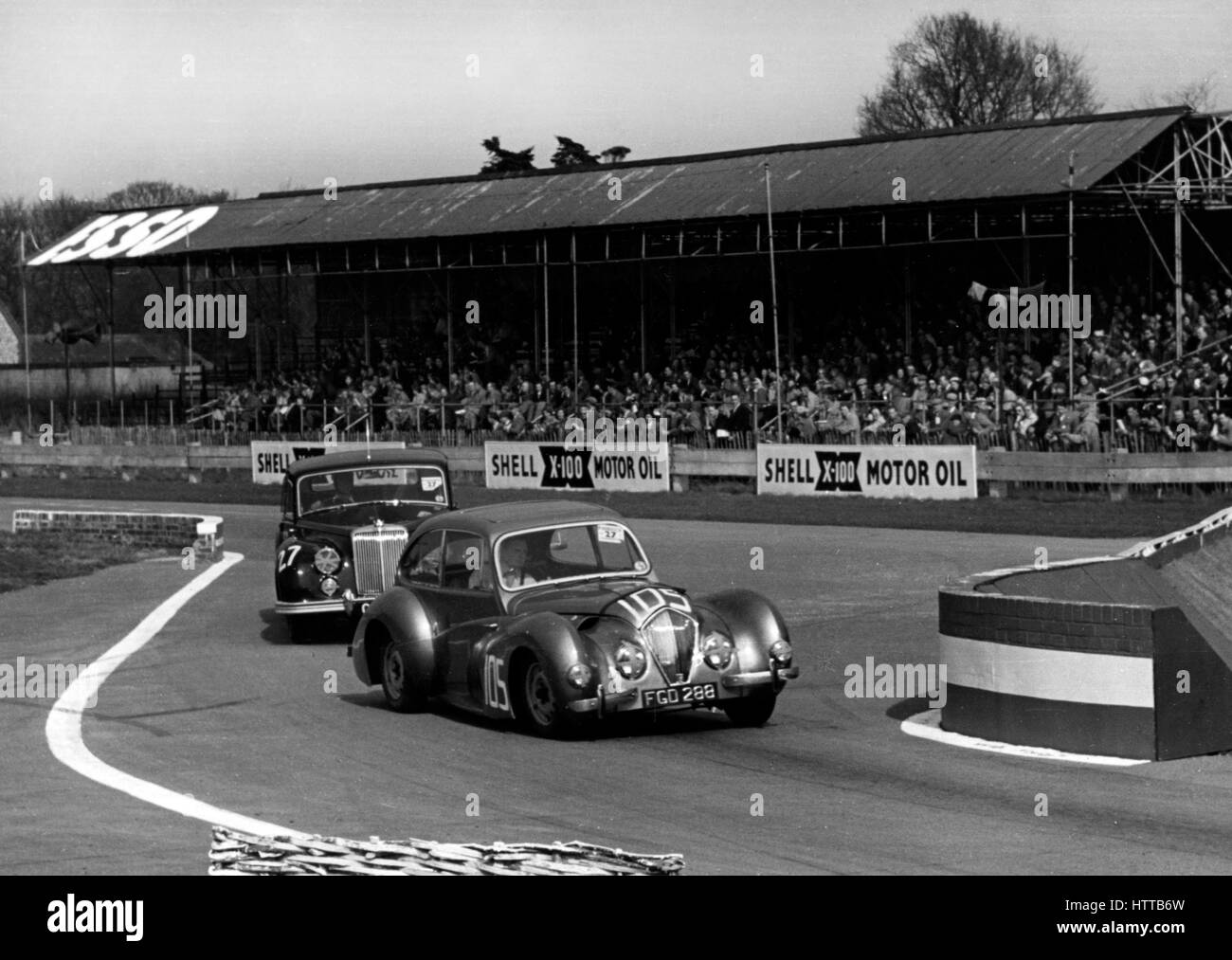 1947 Healey Elliott, e.b. Wadsworth, 1954 BARC Mitglieder Event Goodwood. Gefolgt von Armstrong Siddeley Saphir von T.Sopwith. Stockfoto