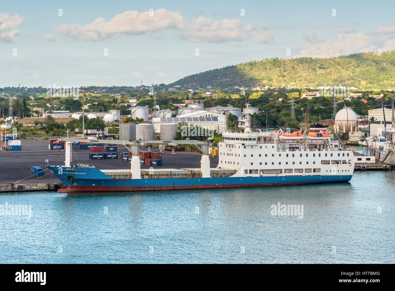 Port Louis, Mauritius - 12. Dezember 2015: Passagier General Cargo Schiff Mauritius Trochetia im Import-Export und Logistik im Handel Port Louis Stockfoto
