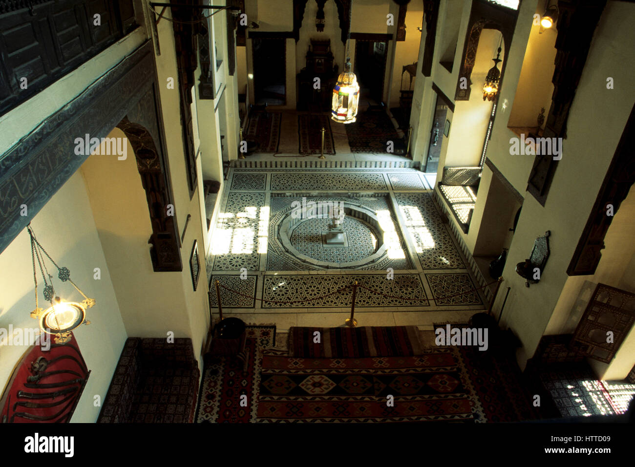 Historischen Gayer Anderson House, Platt Marmor Wohnzimmer mit reich verzierten Brunnen, Kairo, Ägypten Stockfoto