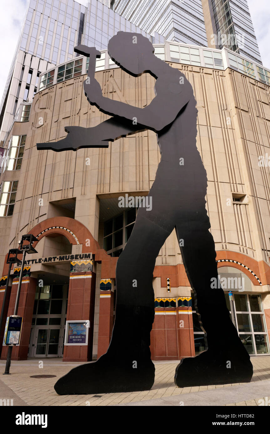 Die kinetische Skulptur Hammering Man von Jonathan Borofsky vor dem Gebäude des Seattle Art Museum, Seattle, Washington, USA Stockfoto