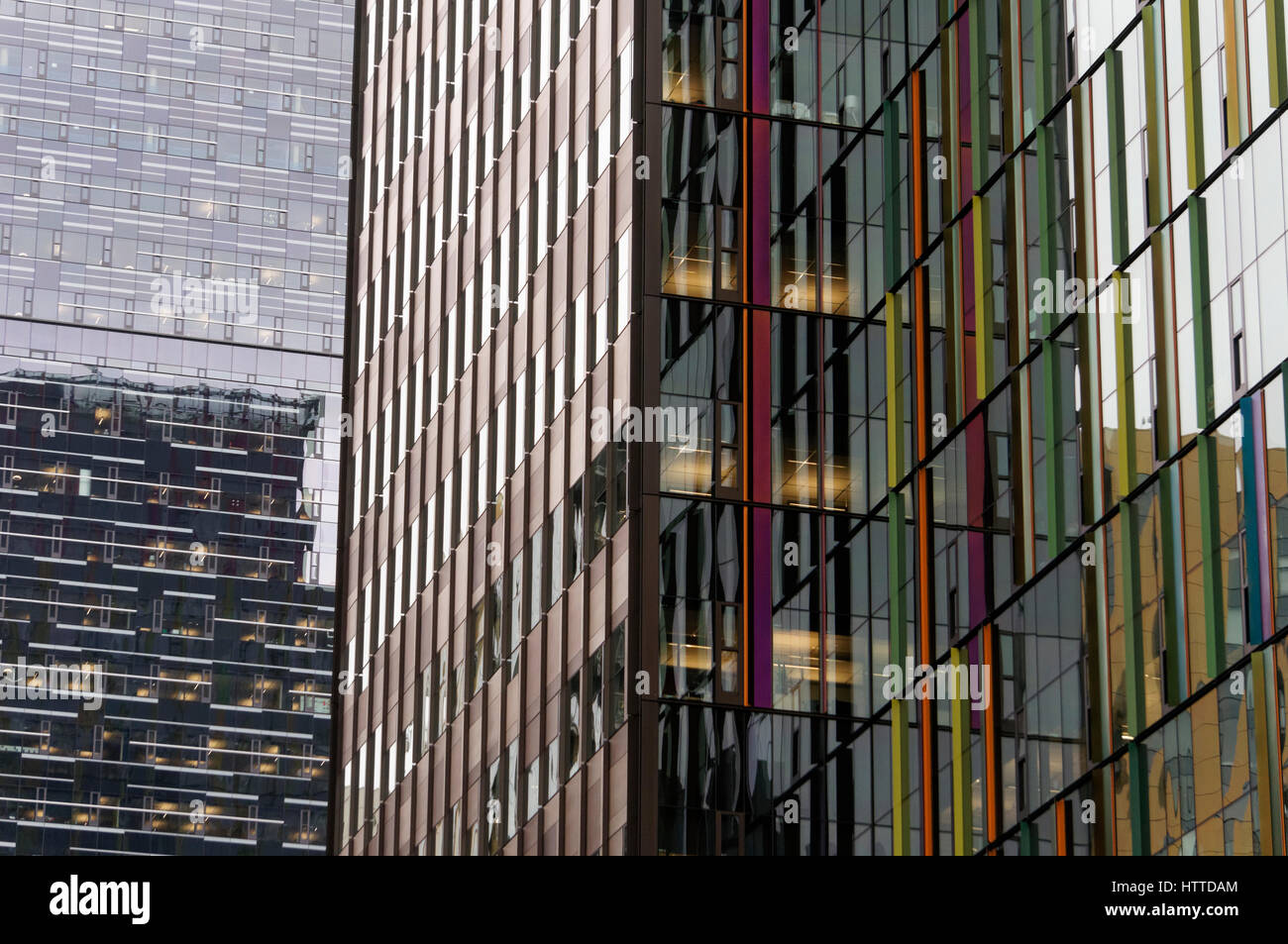 Nahaufnahme von Glas und Stahl Fassaden der Wolkenkratzer in der Innenstadt von Seattle, Washington, USA Stockfoto