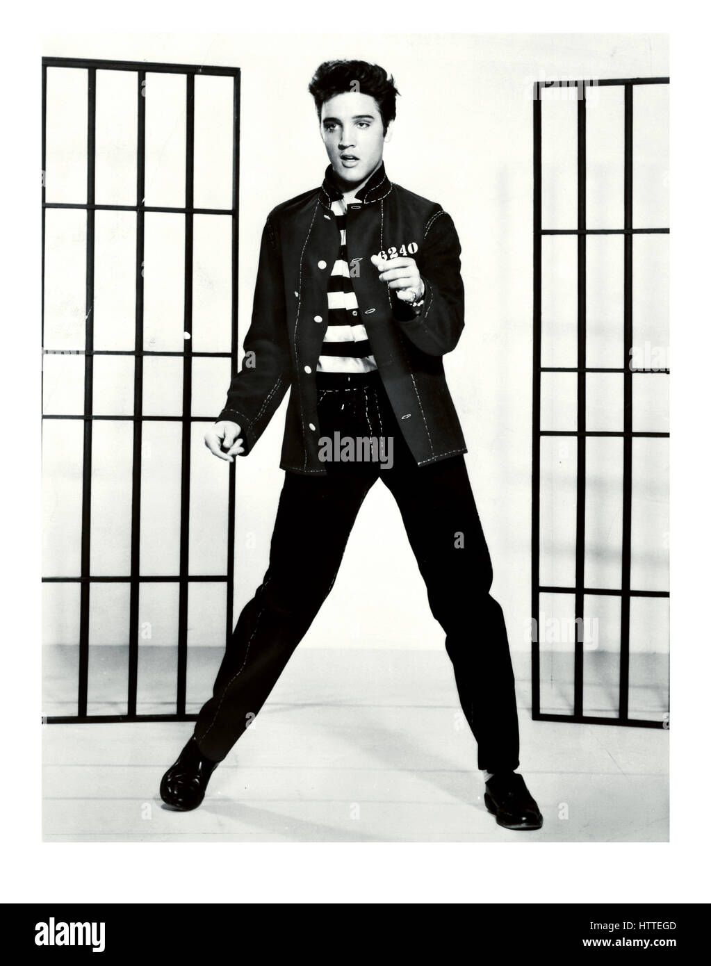 Elvis Presley 1950s Filmstill aus Movie & Song 'Jailhouse Rock' 1957 der Liedtext beginnt... „Der Wärter warf eine Party im Bezirksgefängnis“ Stockfoto