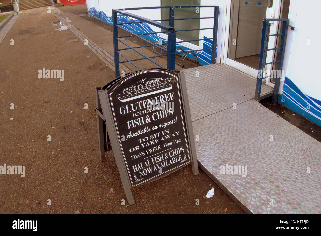 Gluten freie Halal-Fish and Chips zu unterzeichnen Stockfoto