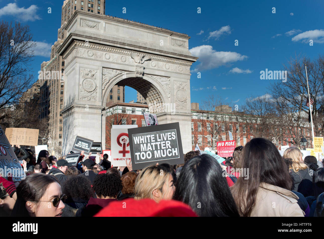 März und Rally in New York für "Tag ohne eine Frau" 8. März 2017 Stockfoto