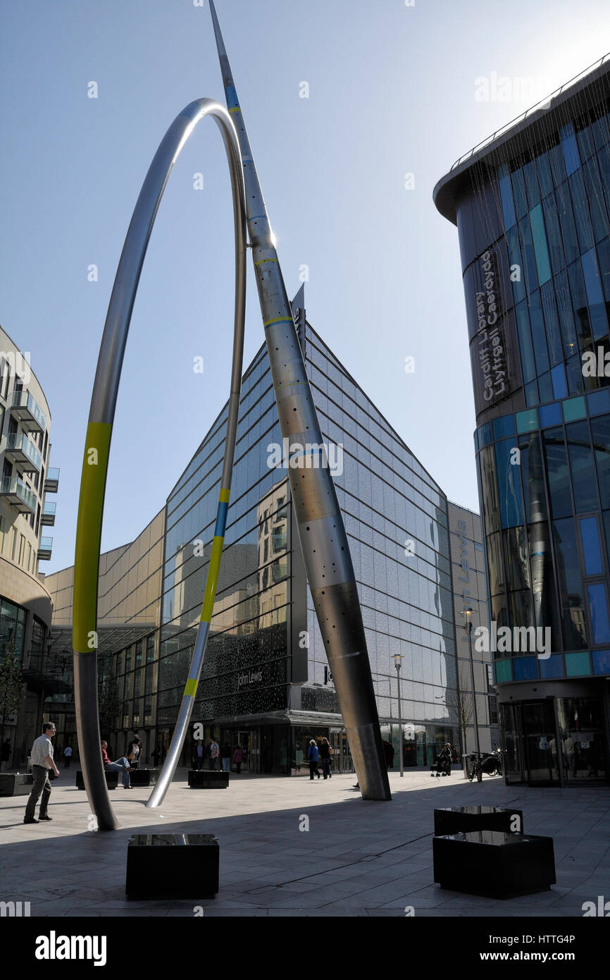 Alliance Skulptur von Jean-Bernard Metais, öffentliche Kunststruktur im Hayes Cardiff City Centre Wales UK Stockfoto
