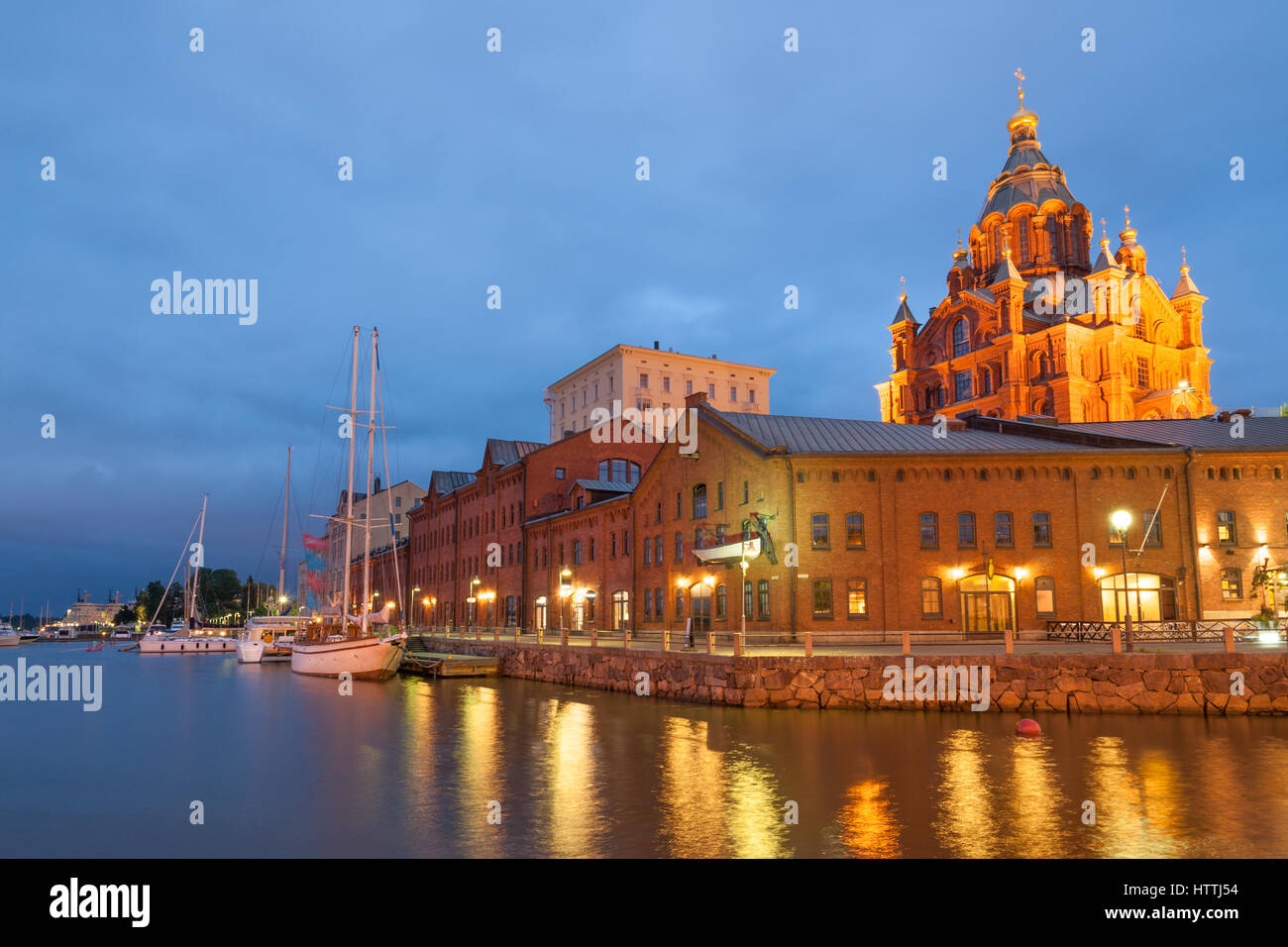 Uspenski Kathedrale der finnischen orthodoxen Kirche von Helsinki Hafen im Juni, Finnland Stockfoto