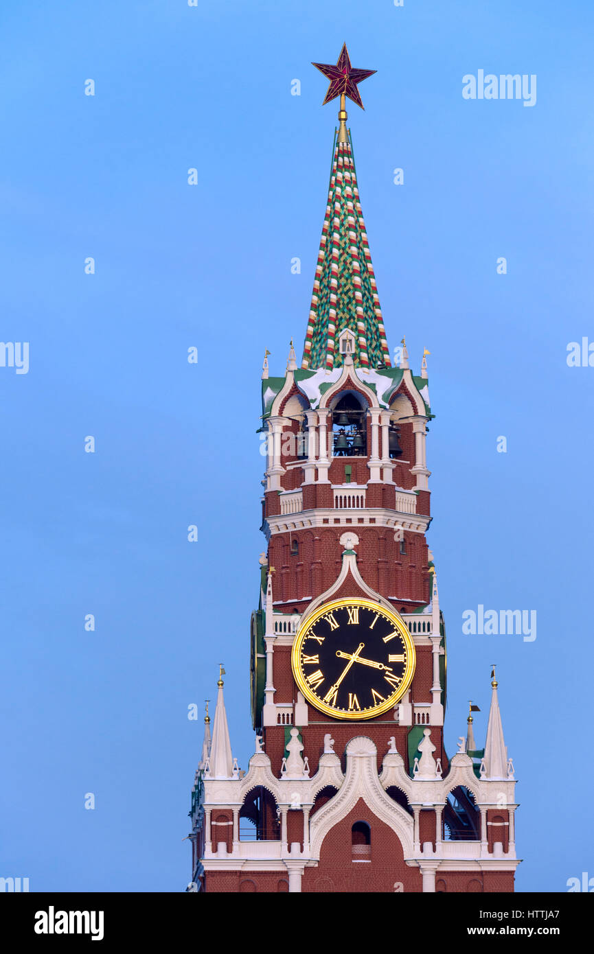 Nahaufnahme von Spasskaja-Turm und Uhr, Haupteingang zum Kreml vom Roten Platz Stockfoto