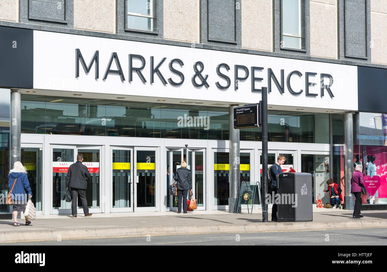 Marks und Spencer Shop vor. M&S store Front in Brighton, East Sussex, England, UK. Stockfoto