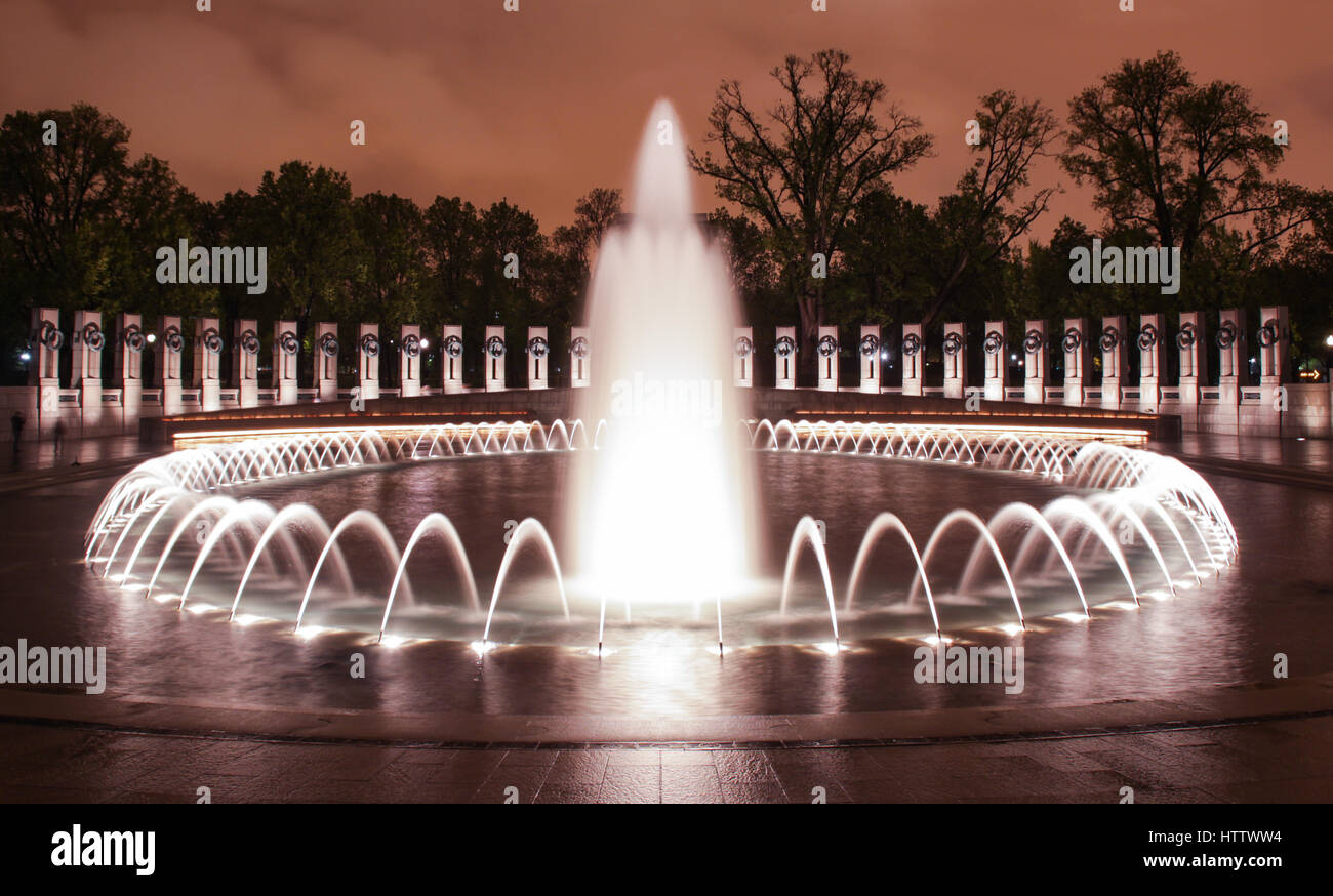 Washington DC, USA - 28. April 2014: Brunnen am World War II Memorial Stockfoto