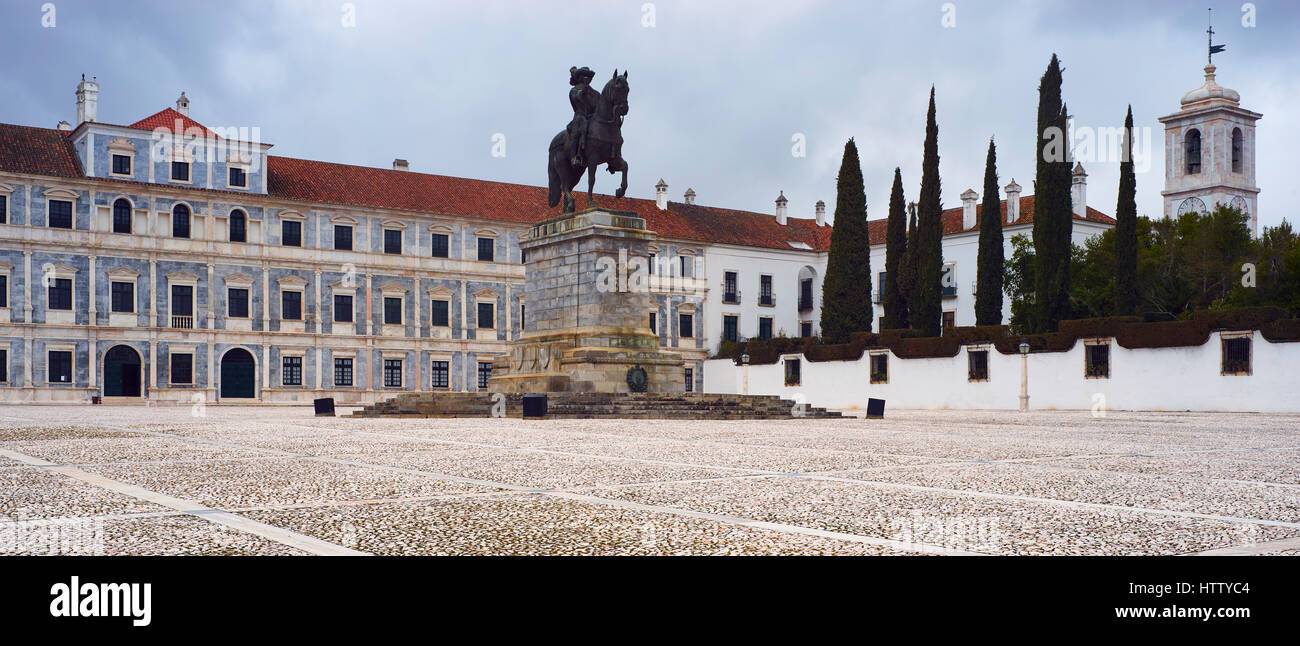 Dogenpalast, Vila Vicosa, Alentejo, Portugal.  Statue von James, 4. Duke of Briganza Stockfoto