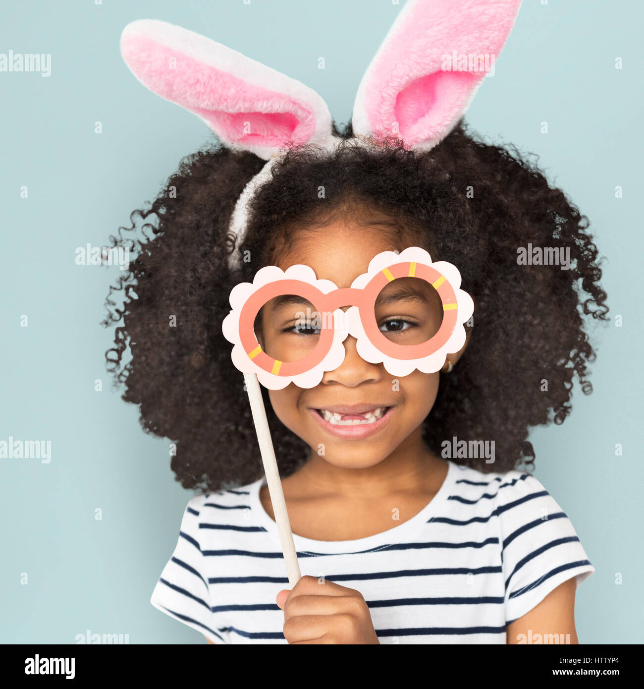 Afrikanischer Herkunft wenig Mädchen Bunny Ohren Konzept Stockfoto