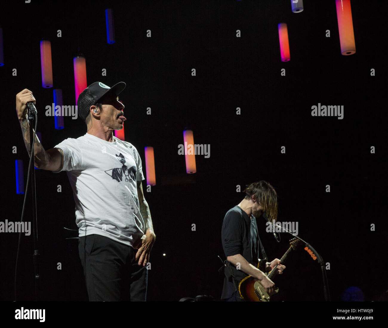 Red Hot Chili Peppers führen auf The Getaway World Tour im Air Canada