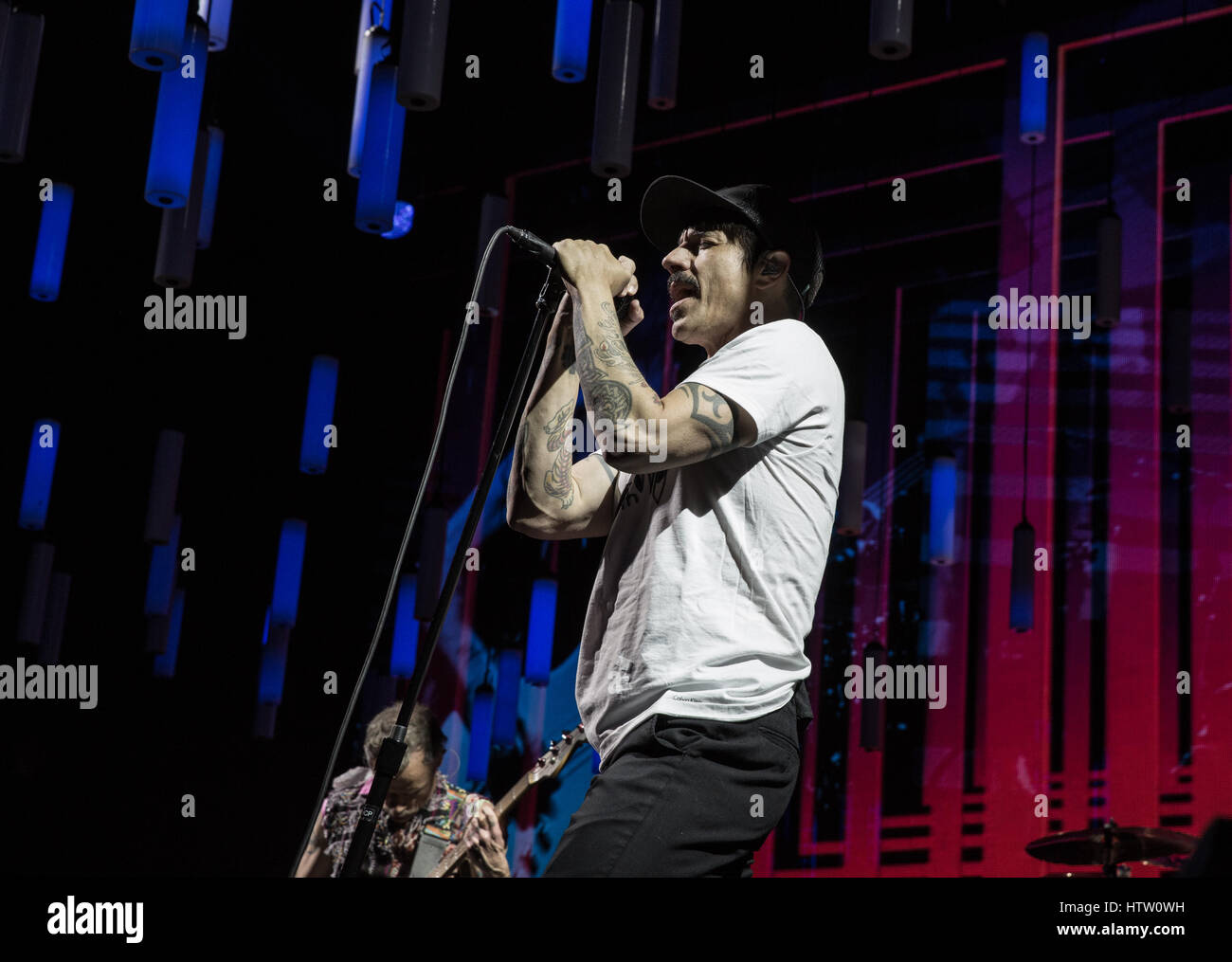 Red Hot Chili Peppers führen auf The Getaway World Tour im Air Canada