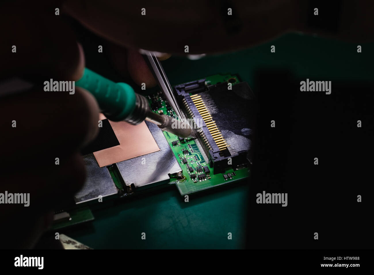 Handy Reparatur Mann Stockfoto