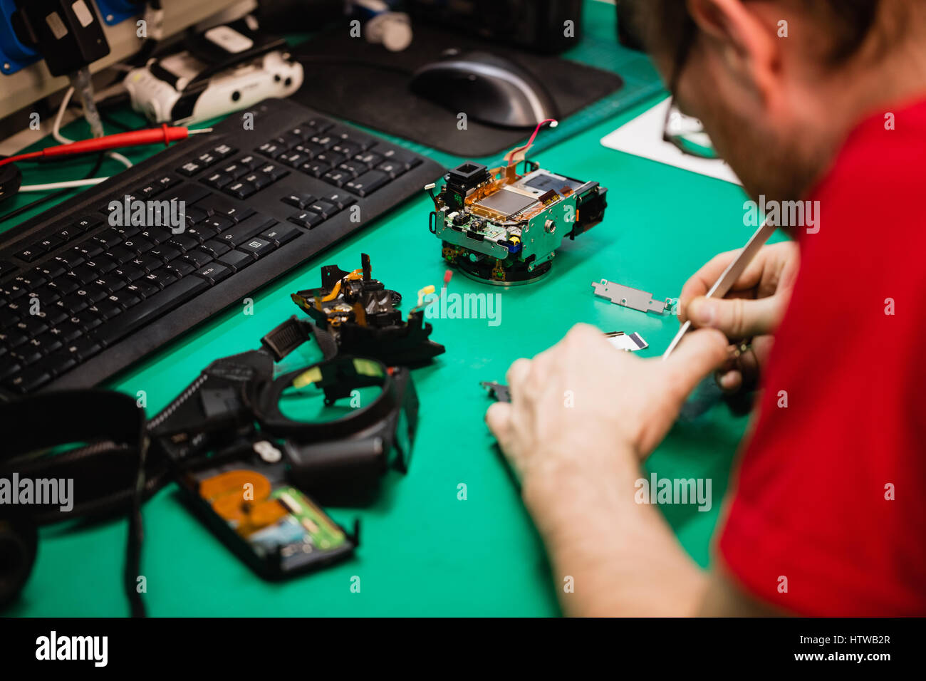 Handy Reparatur Mann Stockfoto