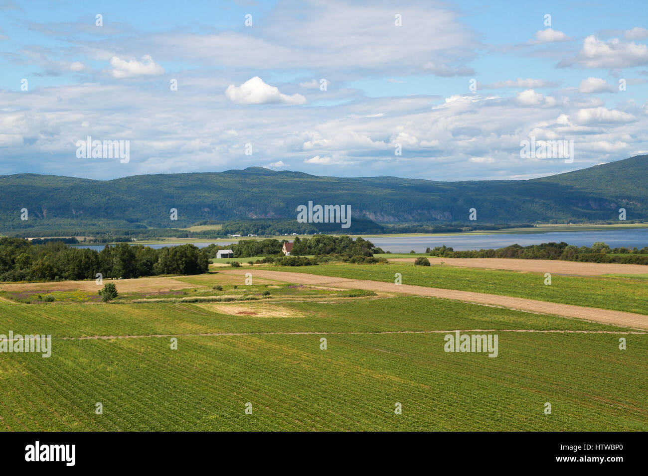 Eine Ansicht des Parc national De La Jacques-Cartier und Landschaft rund um den hohen Turm Halte de Saint-François-de-l'Île-d'Orléans Stockfoto