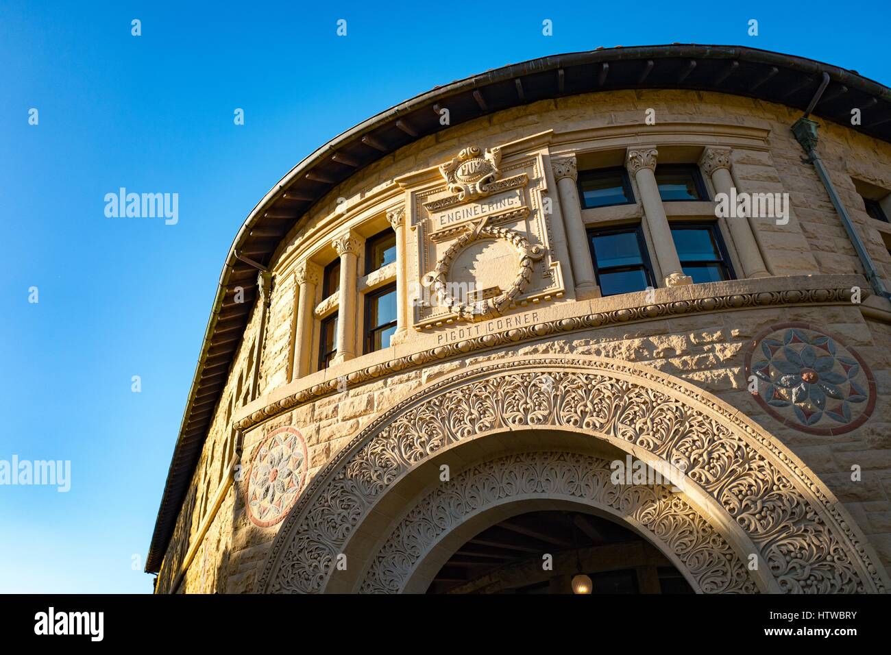 Aufwendigen Schnitzereien Pigott Hall an der Stanford University im Silicon Valley Stadt von Stanford, Kalifornien, 13. November 2016. Stockfoto