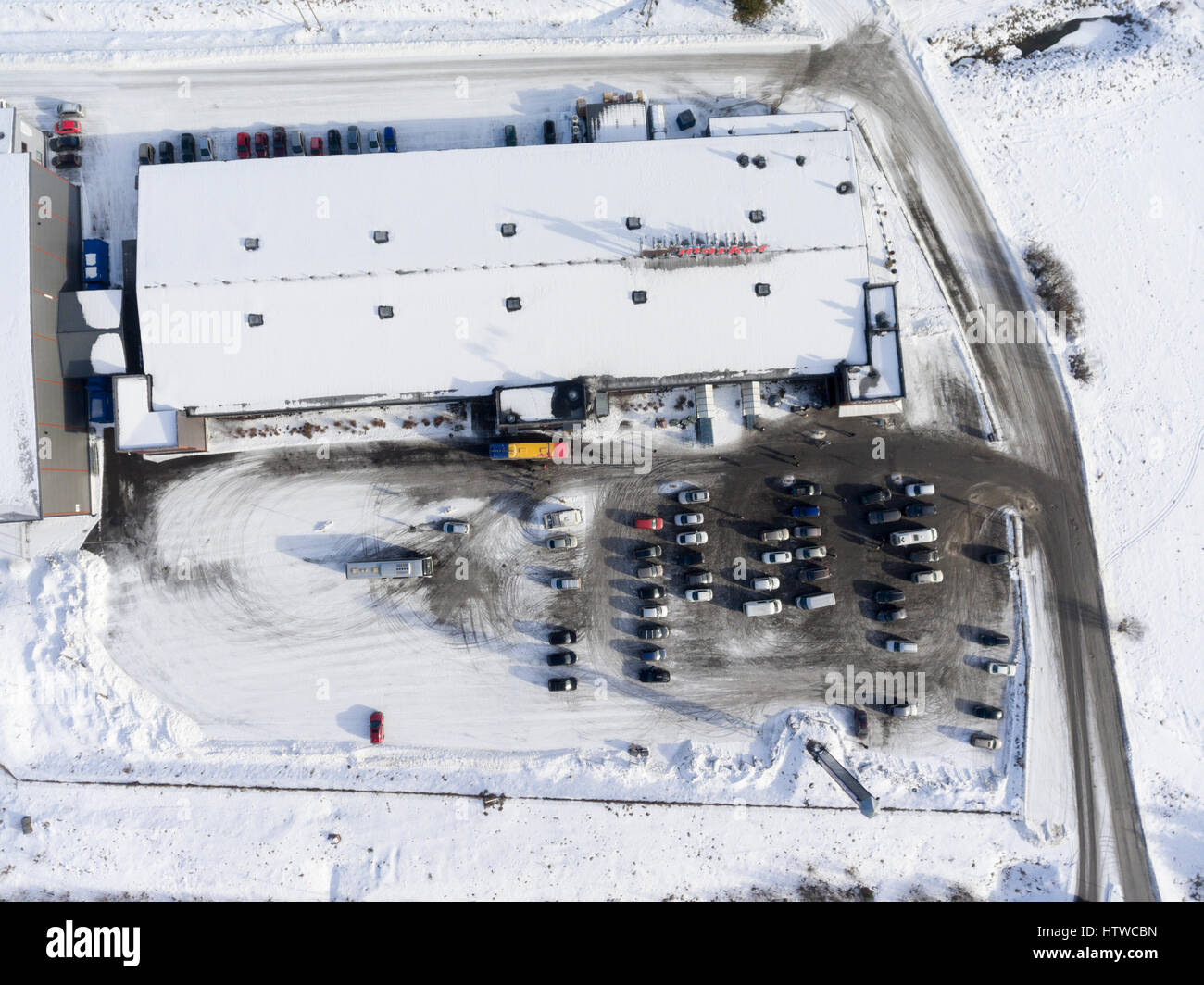 NUIJAMMAA, Finnland - ca. Februar 2017: Draufsicht auf Laplandia Markt Lager und Parkplatz. Finnlands billigsten Shop befindet sich auf russisch-finnischen b Stockfoto