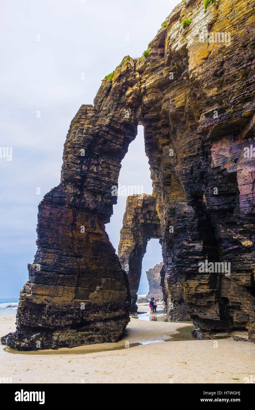 Rock Bögen am Strand der Kathedralen Naturdenkmal in Ribadeo Gemeinde, Provinz Lugo, Galizien, Spanien, Europa Stockfoto