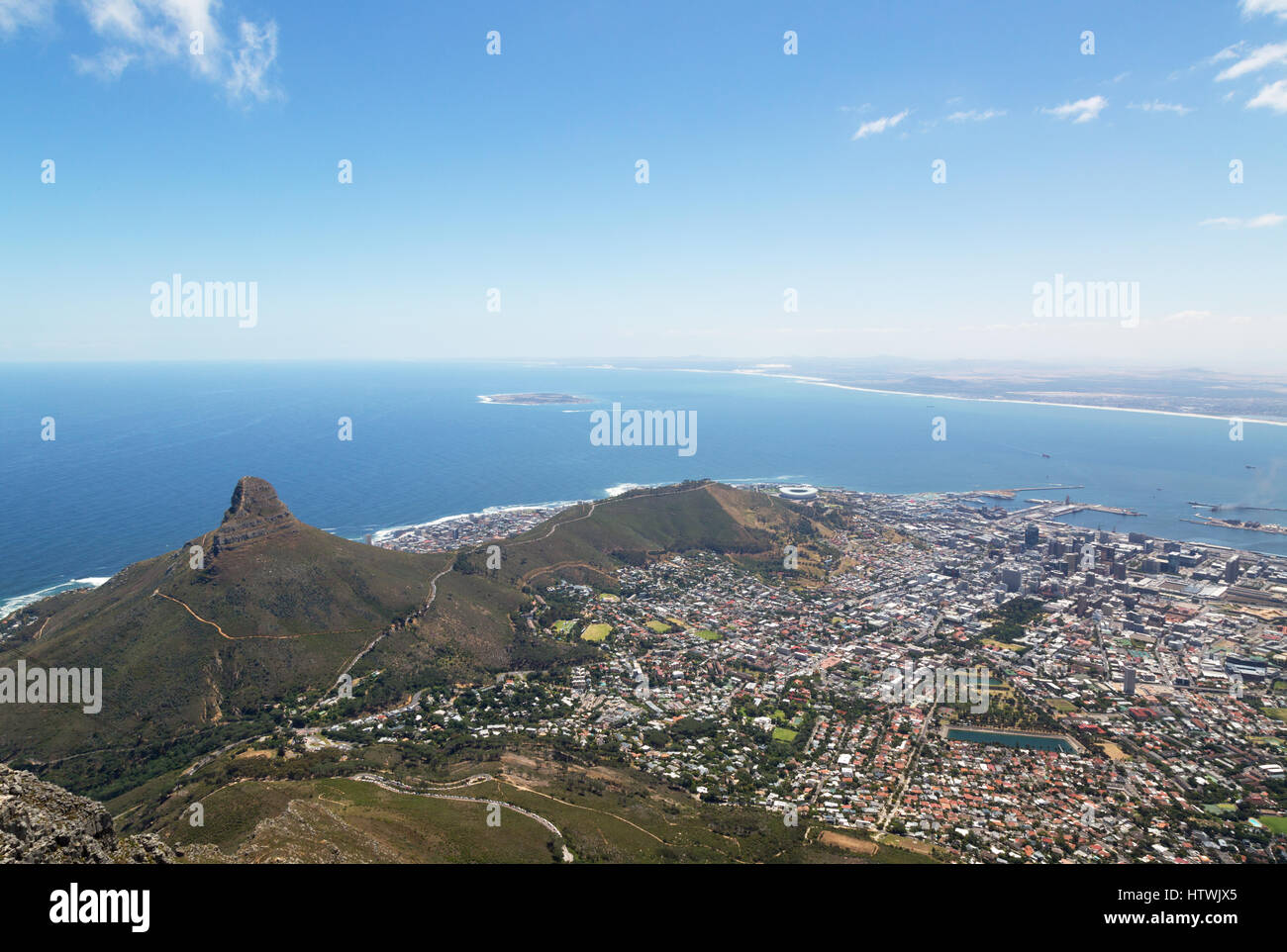 Tafelberg - Blick vom oberen Towrds Cape Town, Cape Town Waterfront und Robben Island, Südafrika Stockfoto