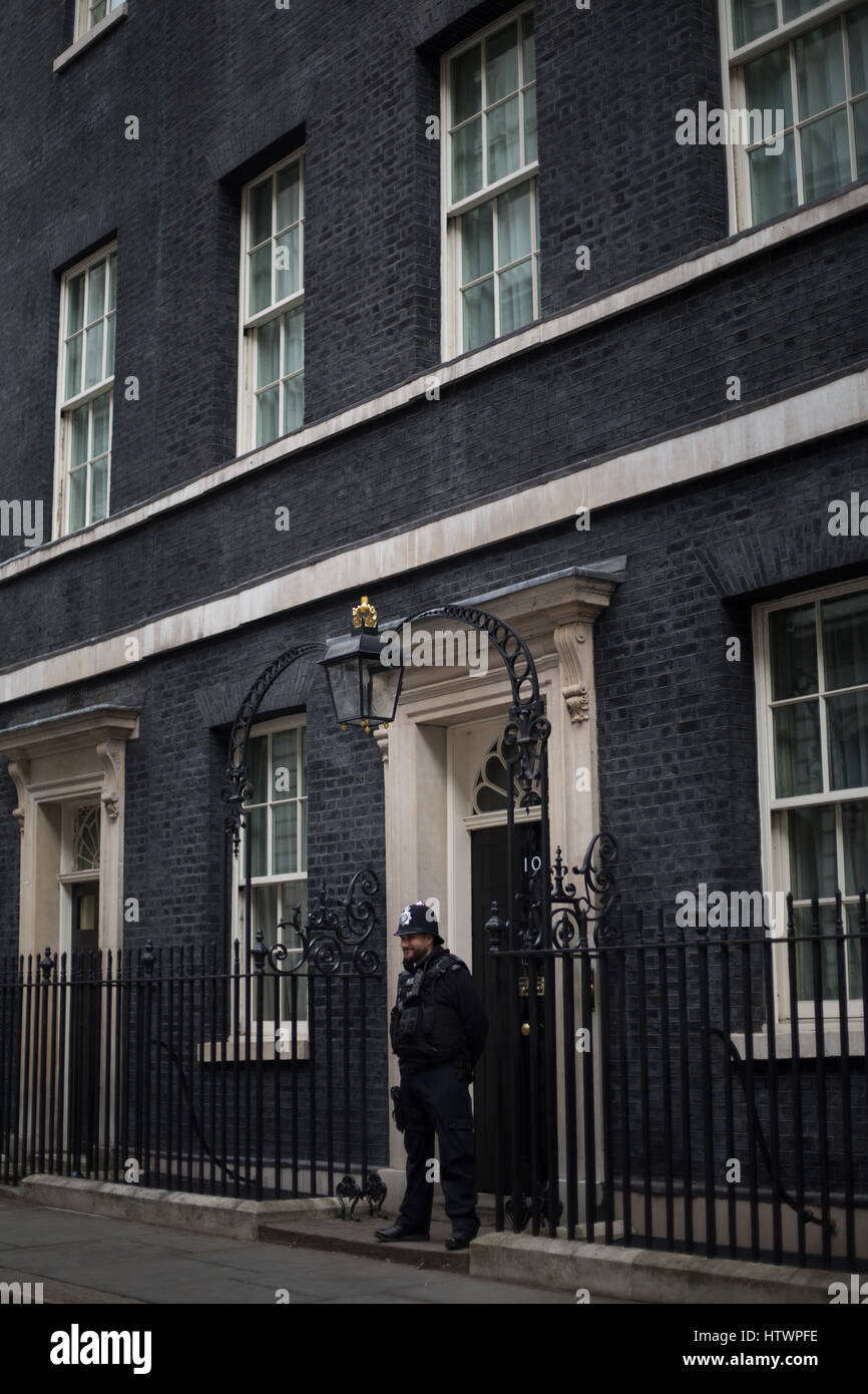 Die Tür am Nr. 10 Downing Street, London, England. Heimat des britischen Premierministers. Stockfoto