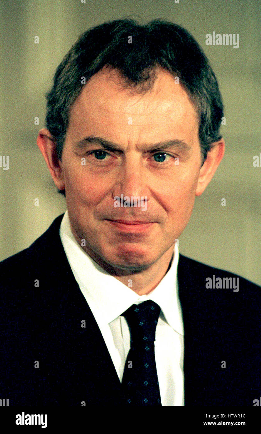 Premierminister Tony Blair von Großbritannien ist während seiner gemeinsamen Presse Confrence mit US-Präsident Bill Clinton im East Room des weißen Hauses in Washington, DC am 6. Februar 1998 fotografiert. Stockfoto