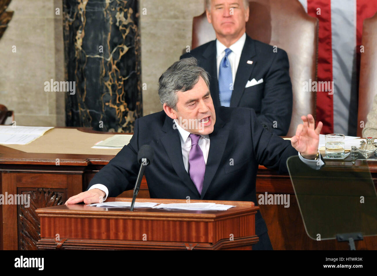 Washington, DC - 4. März 2009--The Recht Honorable Gordon Brown, M.P., Premierminister des Vereinigten Königreichs, befasst sich mit einer gemeinsamen Sitzung des Kongresses der Vereinigten Staaten in den US Kapitol in Washington, D.C auf Mittwoch, 4. März 2009 Stockfoto