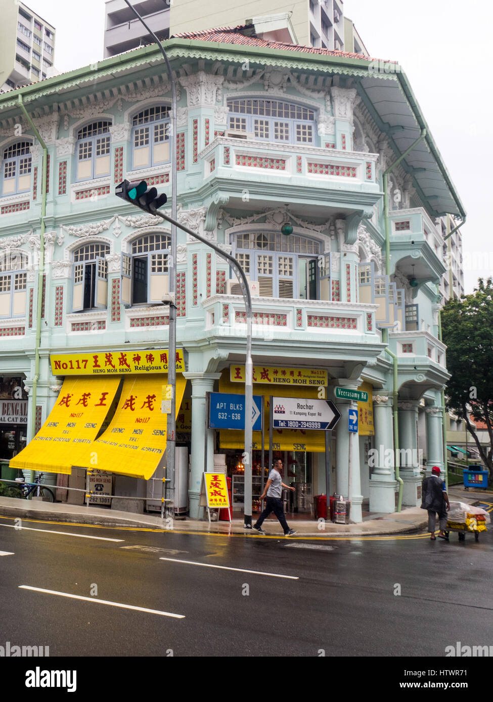 Dekorative Fassade Od eine reich verzierte Shophouse Veerasamy Road, Little India, Singapur. Stockfoto