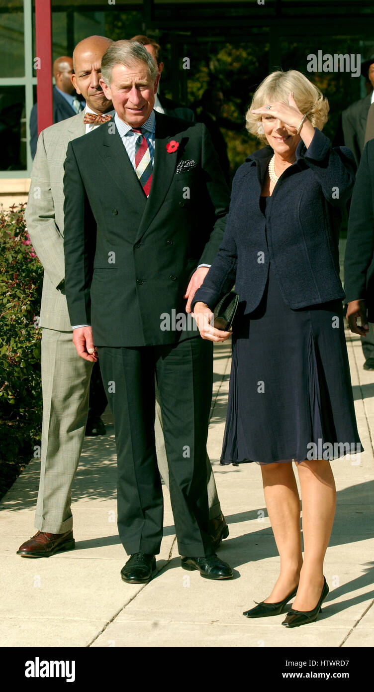 Washington, DC - 2. November 2005--Charles, Prince Of Wales und Camilla, Herzogin von Cornwall besuchen der School of Education Evolution and Development (SEED) School in Washington, D.C. am 2. November 2005 The SEED School ist eine öffentliche Charta Boardi Stockfoto