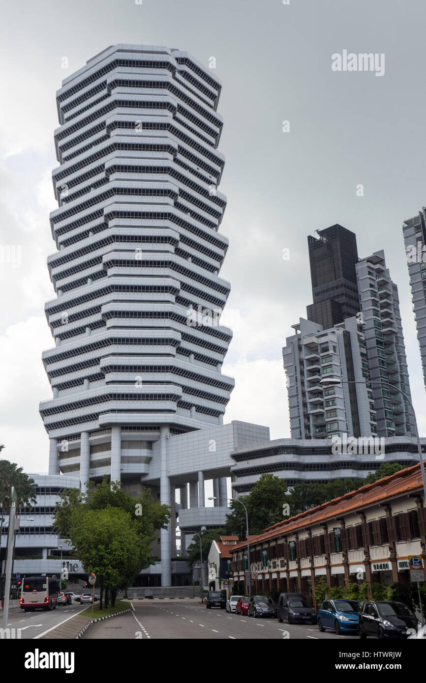 Die Bahnhofshalle, ein Hochhaus, gewerbliche und private Gebäude in Singapur. Stockfoto