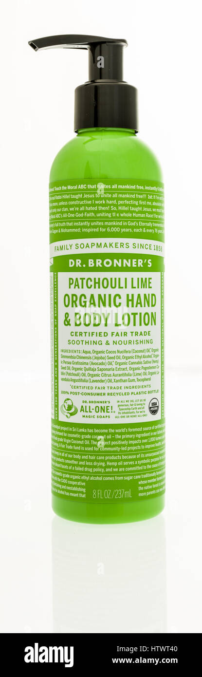 Winneconne, Wisconsin - 2. November 2016: Flasche von Dr. Bronners 18-1 Patchouli Kalk Bio Hand und Bodylotion auf einem isolierten Hintergrund. Stockfoto