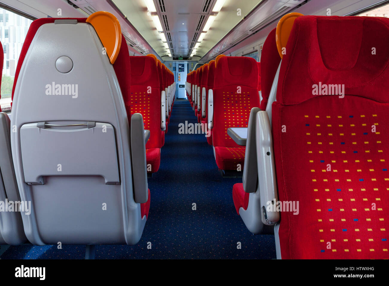 Sitz- und Inneren eines East Midlands Trains Schlitten, England, UK Zug Stockfoto