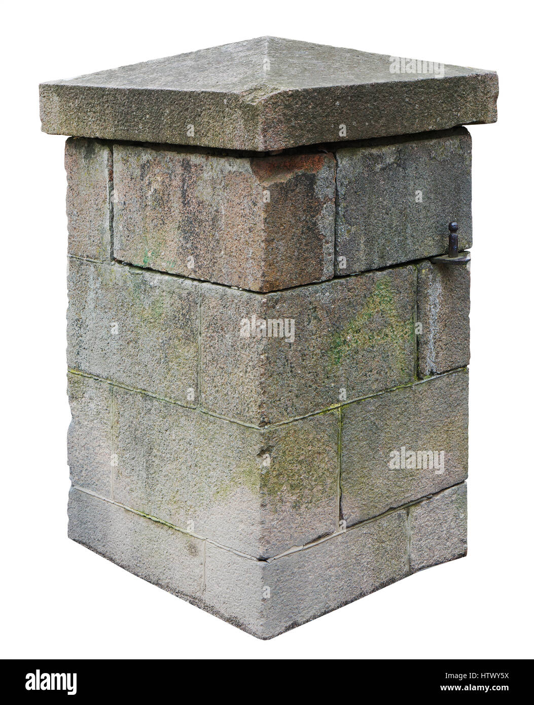 Die Spalte für die Retro-Burgtor besteht aus grob bearbeiteten Granit Blöcke im Alter. Isoliert auf weiss Stockfoto