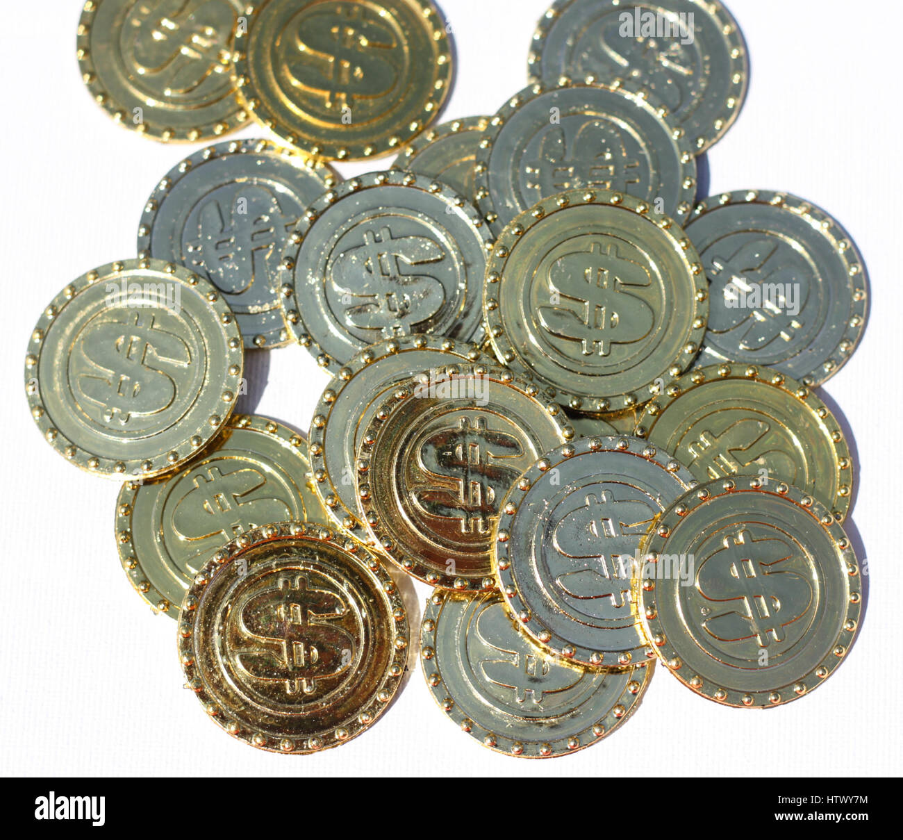 Symbol für virtuelle Währung Bitcoin durch Blockchain Technologie gemacht. Stockfoto