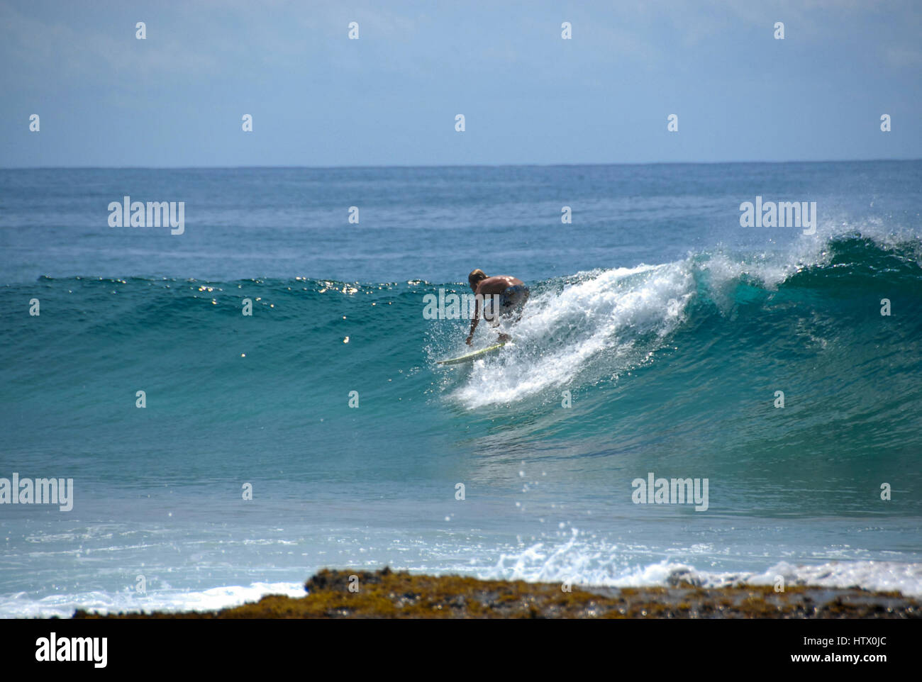 Surfer Reiten Wellen, Ponta Do Ouro, Mosambik Stockfoto
